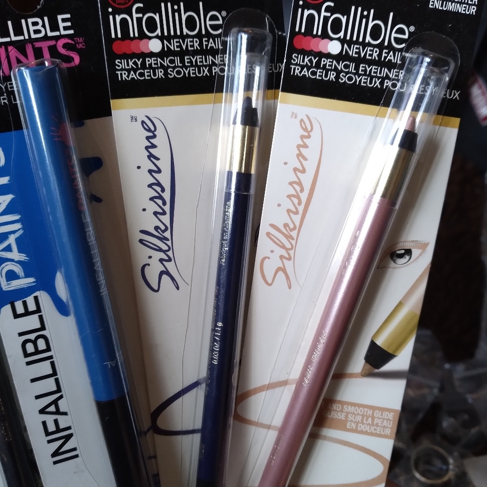 Eyeliner - Picture 2 of 4